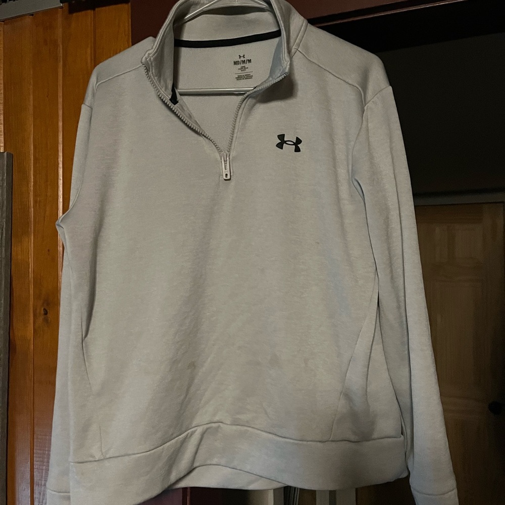 Women’s medium under armour pull over